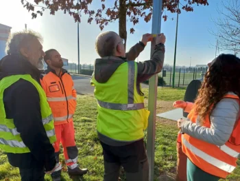 Formation balisage-session groupe de baliseurs autour d'un poteau