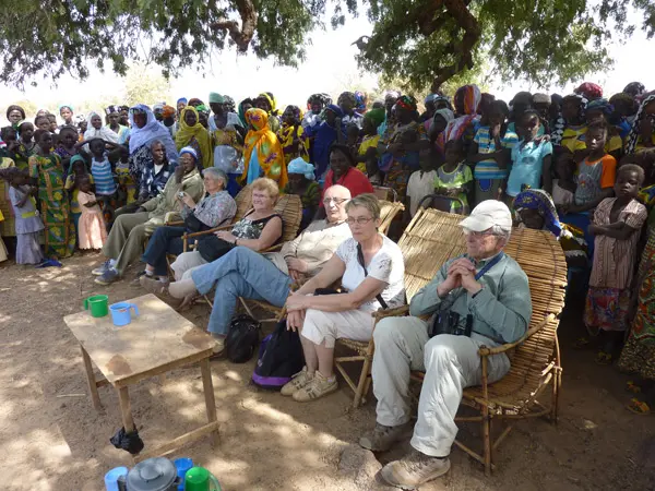 réunion d'un groupe de personnes, en extérieur